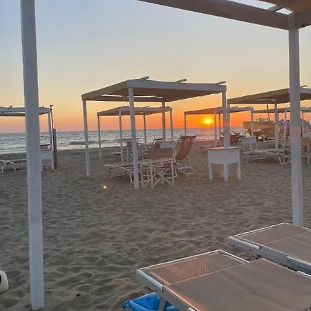 A Pochi Metri Dal Mare *